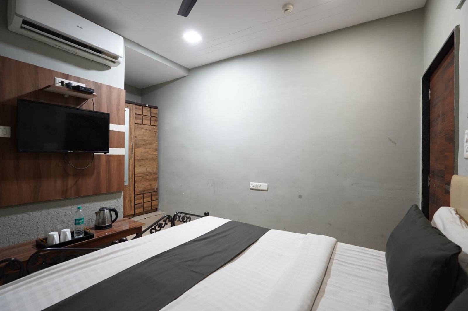 Hotel Sai Inn, Ahmedabad Airport Ngoại thất bức ảnh