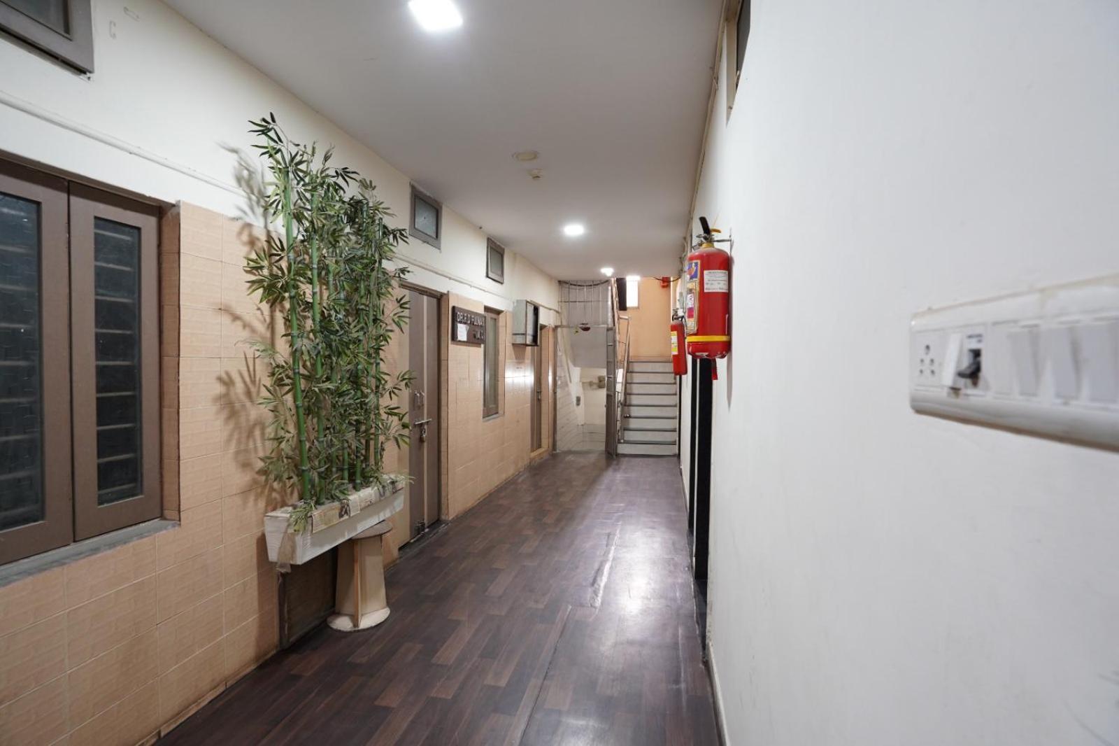 Hotel Sai Inn, Ahmedabad Airport Ngoại thất bức ảnh